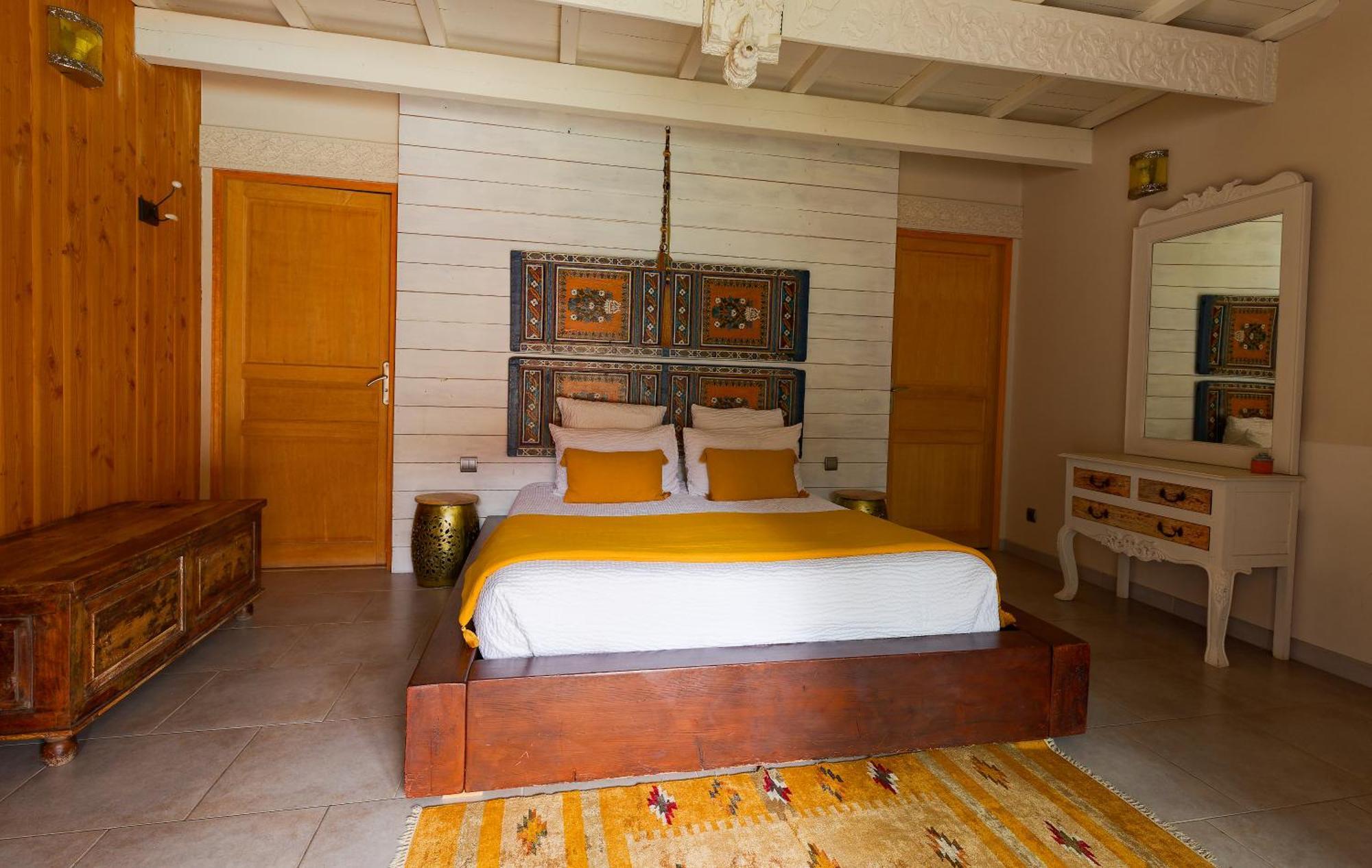 Couleurs Du Sud Bed & Breakfast Vallon-Pont-dʼArc Екстериор снимка